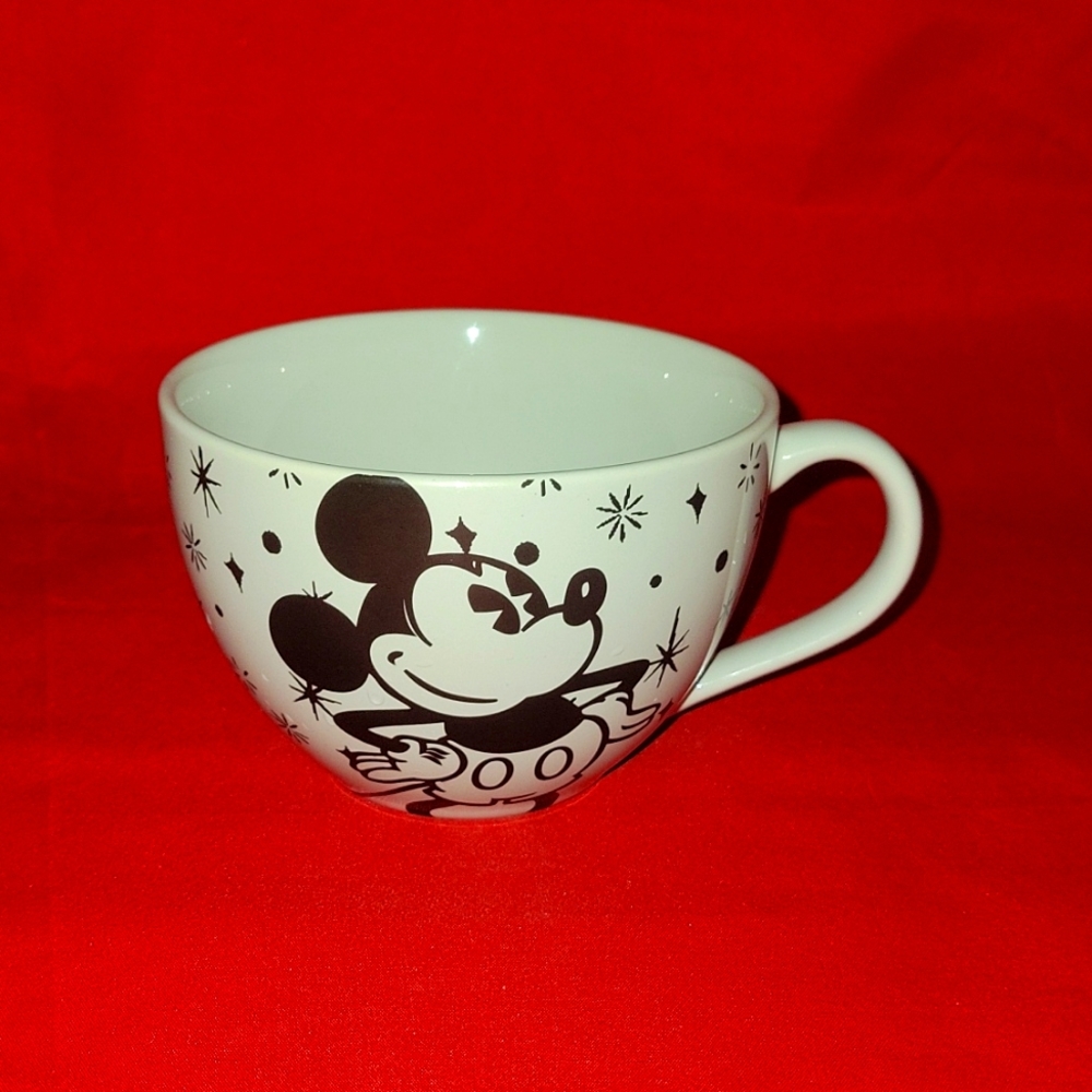 Large Mickey mug black and white
